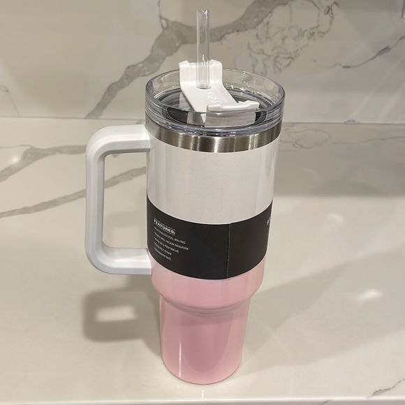 Stanley - PARFAIT OMBRE 40 oz. Adventure Quencher Tumbler (Pink and White) - NWT - Picture 2 of 8